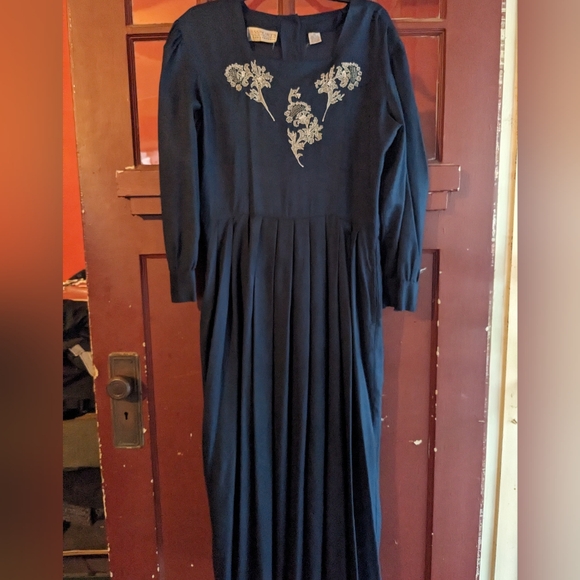 Vintage 90s Pier One Passports embroidered pleated rayon dress - Picture 1 of 12